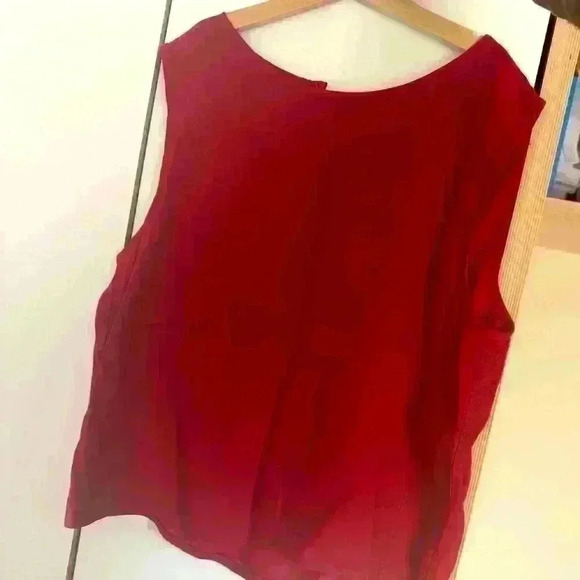 Victoria & Olivia sleeveless buttoned top color red size S made in Australia - Picture 3 of 4